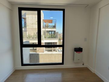 Departamento con balcon aterrazado en alquiler