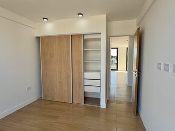 Departamento con balcon aterrazado en alquiler