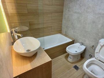 Departamento con balcon aterrazado en alquiler