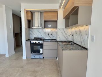 Departamento con balcon aterrazado en alquiler