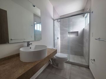 Renta casa en Cumbres de Juriquilla. 3 Rec c/baño. Priv con Alberca. Qro.