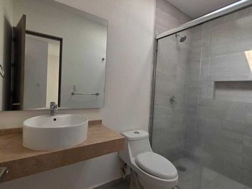 Renta casa en Cumbres de Juriquilla. 3 Rec c/baño. Priv con Alberca. Qro.