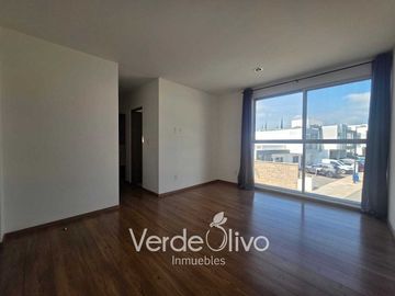 Renta casa en Cumbres de Juriquilla. 3 Rec c/baño. Priv con Alberca. Qro.