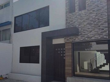 Casa totalmente remodelada en venta en Ciudad Satélite