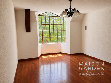 Casa en Renta Frente Al Campo de Golf, con Jardín Privado y acceso al Club