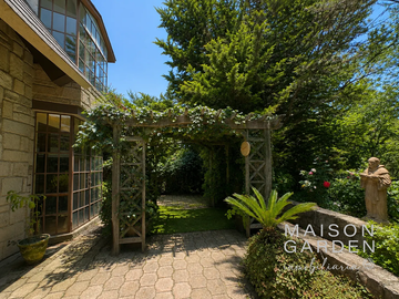 Casa en Renta Frente Al Campo de Golf, con Jardín Privado y acceso al Club