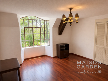 Casa en Renta Frente Al Campo de Golf, con Jardín Privado y acceso al Club