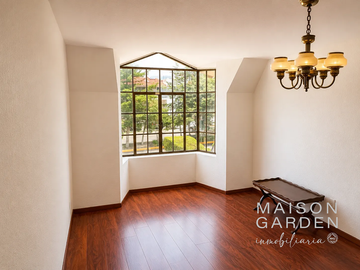 Casa en Renta Frente Al Campo de Golf, con Jardín Privado y acceso al Club