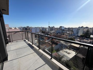 Excelente dpto en Urquiza balcón aterrazado muy luminoso