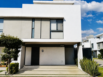 Casa en Renta en las Grullas Residencial
