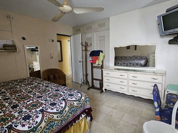 CASA EN VENTA CON 12M DE FRENTE EN AVENIDA ALEMÁN!!
