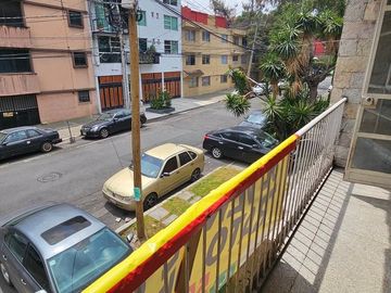 Casa en venta en la colonia Narvarte, a una cuadra de Parque Delta, B. J., CDMX.