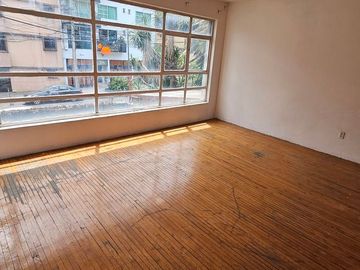 Casa en venta en la colonia Narvarte, a una cuadra de Parque Delta, B. J., CDMX.