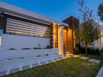 CASA EN VENTA EN TEQUISQUAPAN EN LA MEDIA LUNA I Alhucema