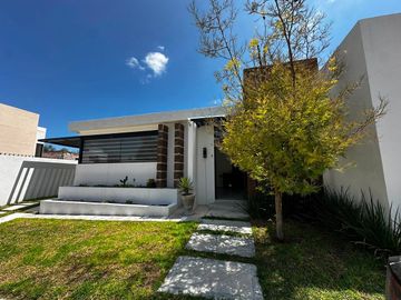 CASA EN VENTA EN TEQUISQUAPAN EN LA MEDIA LUNA