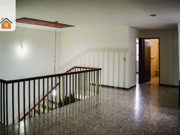 Casa en venta en Ladrón de Guevara, Guadalajara
