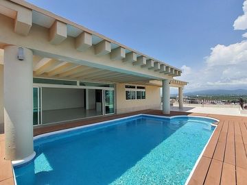 Hermoso Penthouse con alberca en Porto Fino, Marina Puerto Vallarta