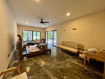 CASA EN VENTA MERIDA, CLUB DE GOLF LA CEIBA, VISTA AL GREEN DEL HOYO 7, LISTA.
