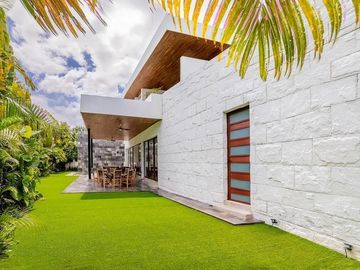 CASA EN VENTA MERIDA, YUCATAN COUNTRY CLUB, ENTREGA INMEDIATA.