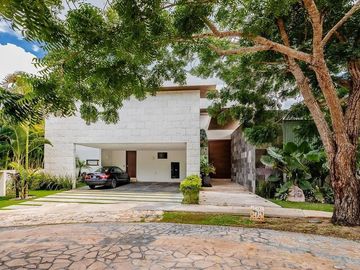 CASA EN VENTA MERIDA, YUCATAN COUNTRY CLUB, ENTREGA INMEDIATA.