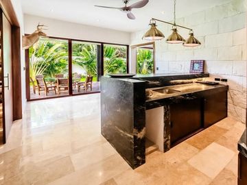 CASA EN VENTA MERIDA, YUCATAN COUNTRY CLUB, ENTREGA INMEDIATA.