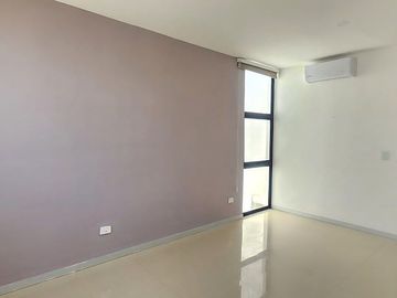 Renta pequeño Townhouse 2 recamara paneles solares cholul