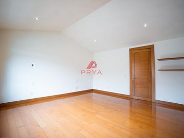 Casa  en Renta en Valle Real | 1,400m² Terreno y Gran Jardín