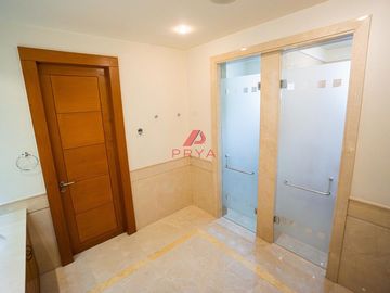 Casa  en Renta en Valle Real | 1,400m² Terreno y Gran Jardín
