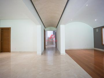 Casa  en Renta en Valle Real | 1,400m² Terreno y Gran Jardín
