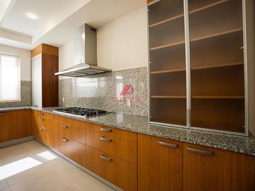 Casa  en Renta en Valle Real | 1,400m² Terreno y Gran Jardín