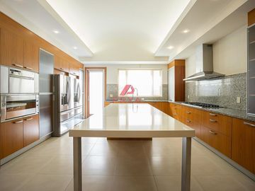 Casa  en Renta en Valle Real | 1,400m² Terreno y Gran Jardín