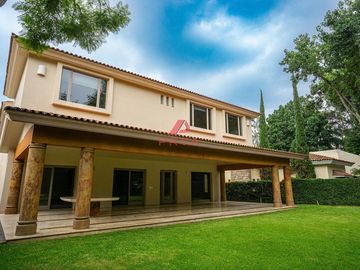 Casa  en Renta en Valle Real | 1,400m² Terreno y Gran Jardín