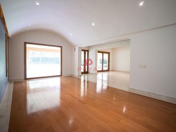 Casa  en Renta en Valle Real | 1,400m² Terreno y Gran Jardín