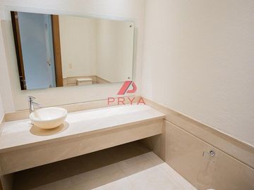 Casa  en Renta en Valle Real | 1,400m² Terreno y Gran Jardín