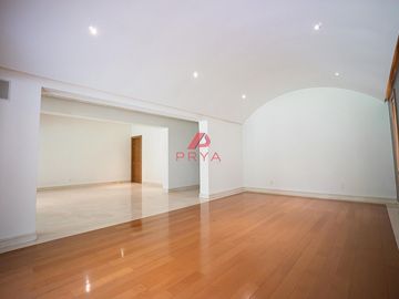 Casa  en Renta en Valle Real | 1,400m² Terreno y Gran Jardín