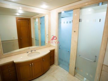 Casa  en Renta en Valle Real | 1,400m² Terreno y Gran Jardín
