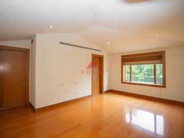 Casa  en Renta en Valle Real | 1,400m² Terreno y Gran Jardín