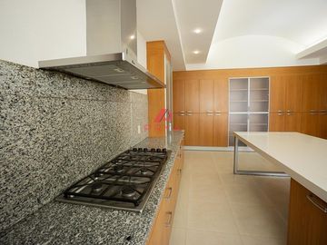 Casa  en Renta en Valle Real | 1,400m² Terreno y Gran Jardín