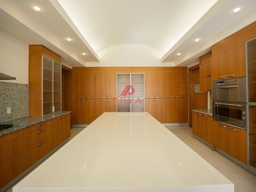 Casa  en Renta en Valle Real | 1,400m² Terreno y Gran Jardín