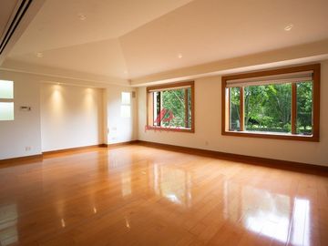 Casa  en Renta en Valle Real | 1,400m² Terreno y Gran Jardín