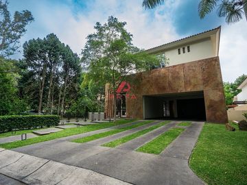 Casa  en Renta en Valle Real | 1,400m² Terreno y Gran Jardín