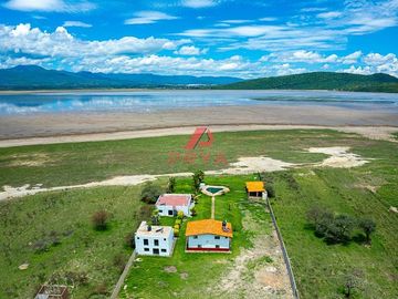 Terreno en venta en Villa Corona Jalisco a pie de Laguna ideal para inversión