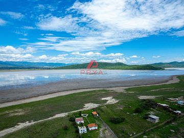 Terreno en venta en Villa Corona Jalisco a pie de Laguna ideal para inversión