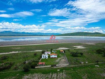 Terreno en venta en Villa Corona Jalisco a pie de Laguna ideal para inversión