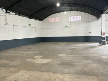 Bodega en renta con oficina en Belisario Dóminguez
