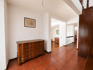 Casa en privada arbolada con vista al bosque, jardín  en Tarango