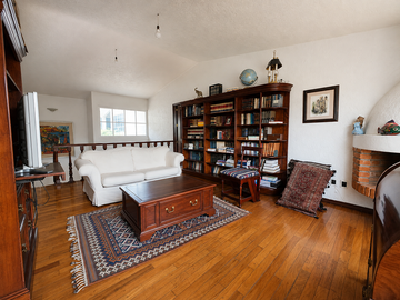 Casa en privada arbolada con vista al bosque, jardín  en Tarango