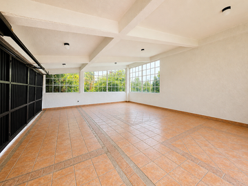 Casa en privada arbolada con vista al bosque, jardín  en Tarango