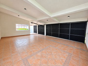 Casa en privada arbolada con vista al bosque, jardín  en Tarango