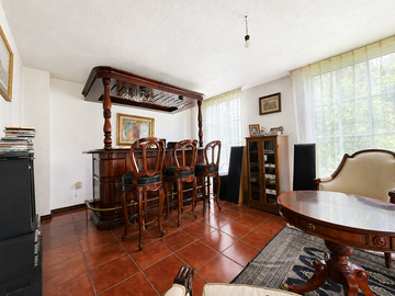 Casa en privada arbolada con vista al bosque, jardín  en Tarango